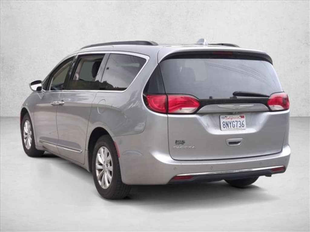 Used 2017 Chrysler Pacifica Touring-L Van
