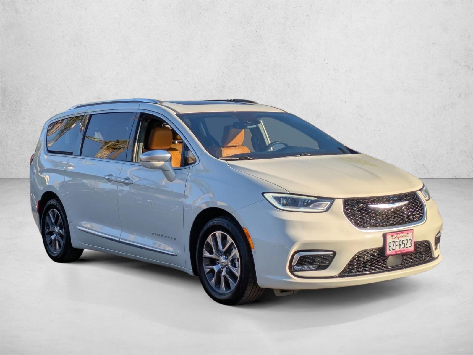 2021 Chrysler Pacifica Hybrid Pinnacle photo 3