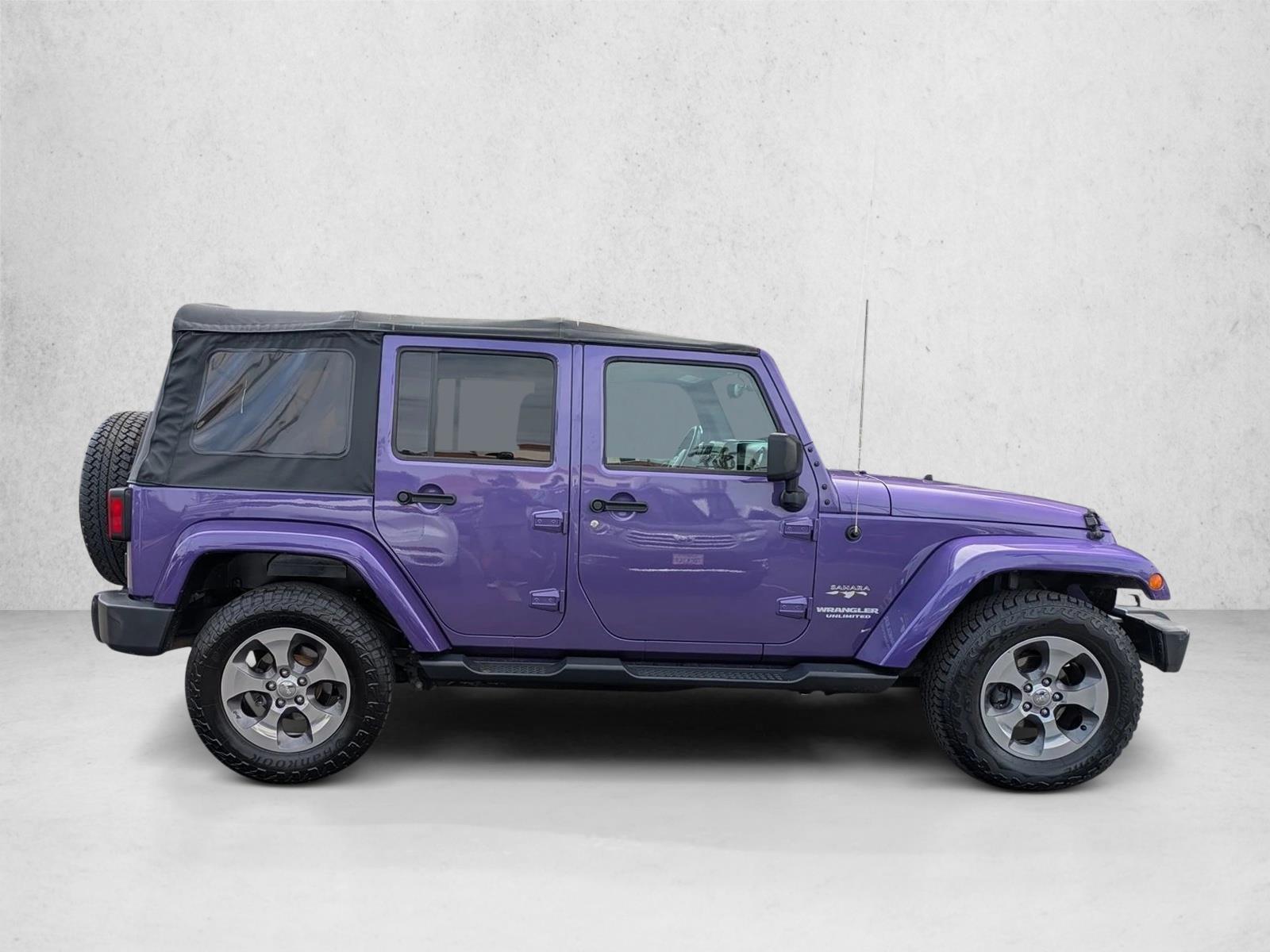 2017 Jeep Wrangler Unlimited Sahara photo 4