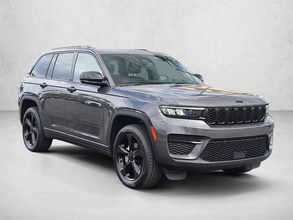 Used 2024 Jeep Grand Cherokee Laredo SUV