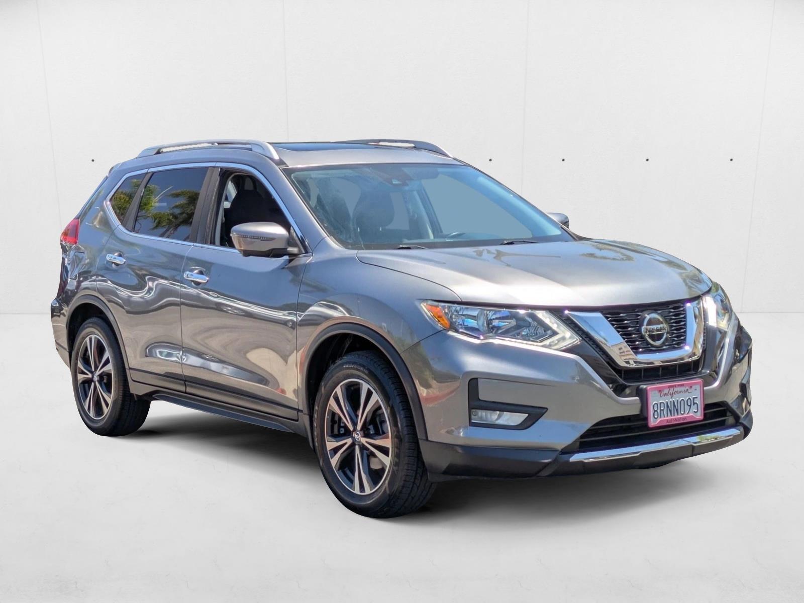 2020 Nissan Rogue SV photo 3