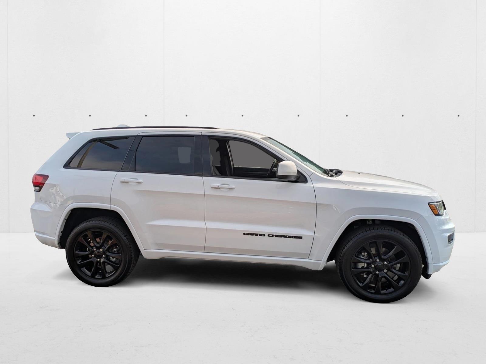 2021 Jeep Grand Cherokee Laredo photo 4
