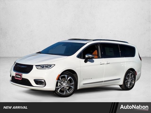 2026 Chrysler Pacifica Pinnacle's photo