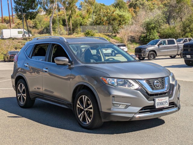 2020 Nissan Rogue SV photo 3