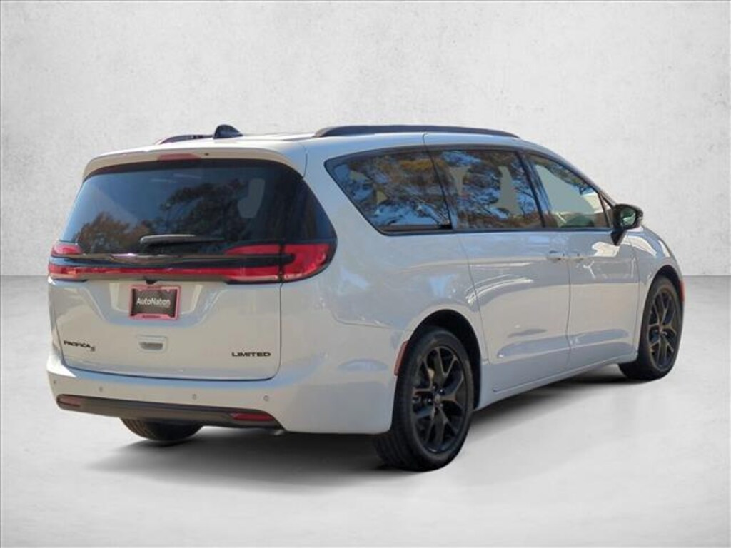 New 2026 Chrysler Pacifica Limited Passenger Van