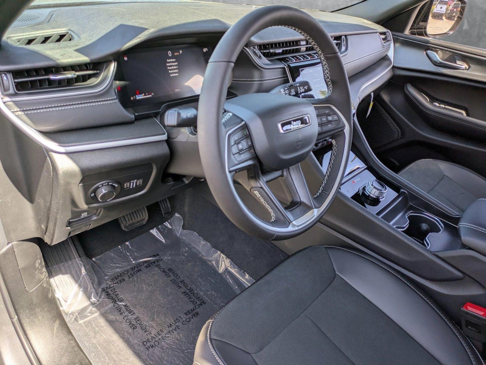 2025 Jeep Grand Cherokee Altitude X photo 3