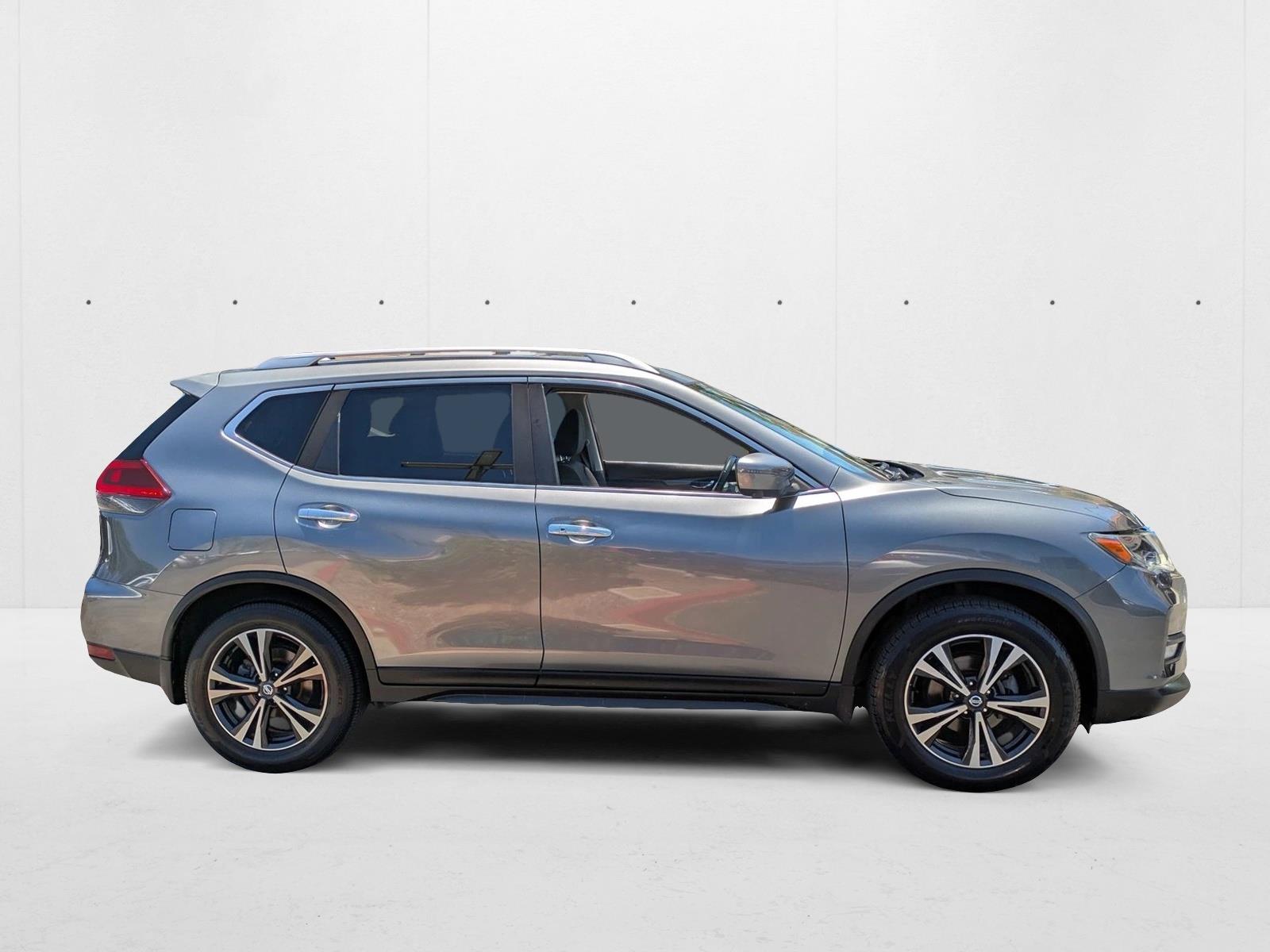 2020 Nissan Rogue SV photo 4
