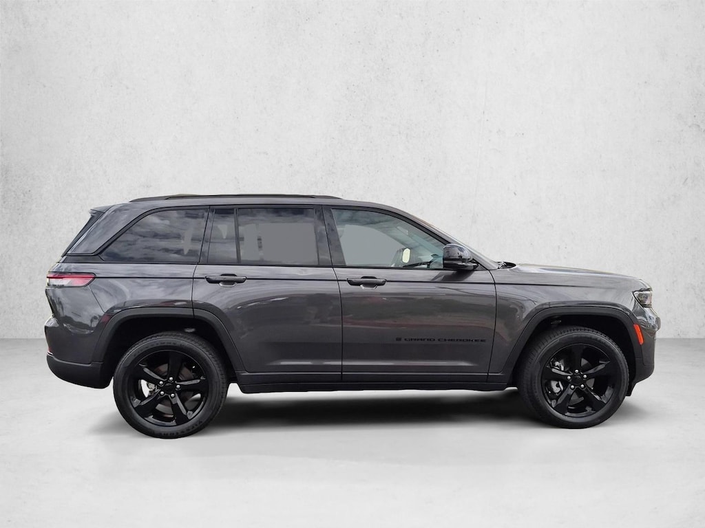 Used 2024 Jeep Grand Cherokee Laredo SUV