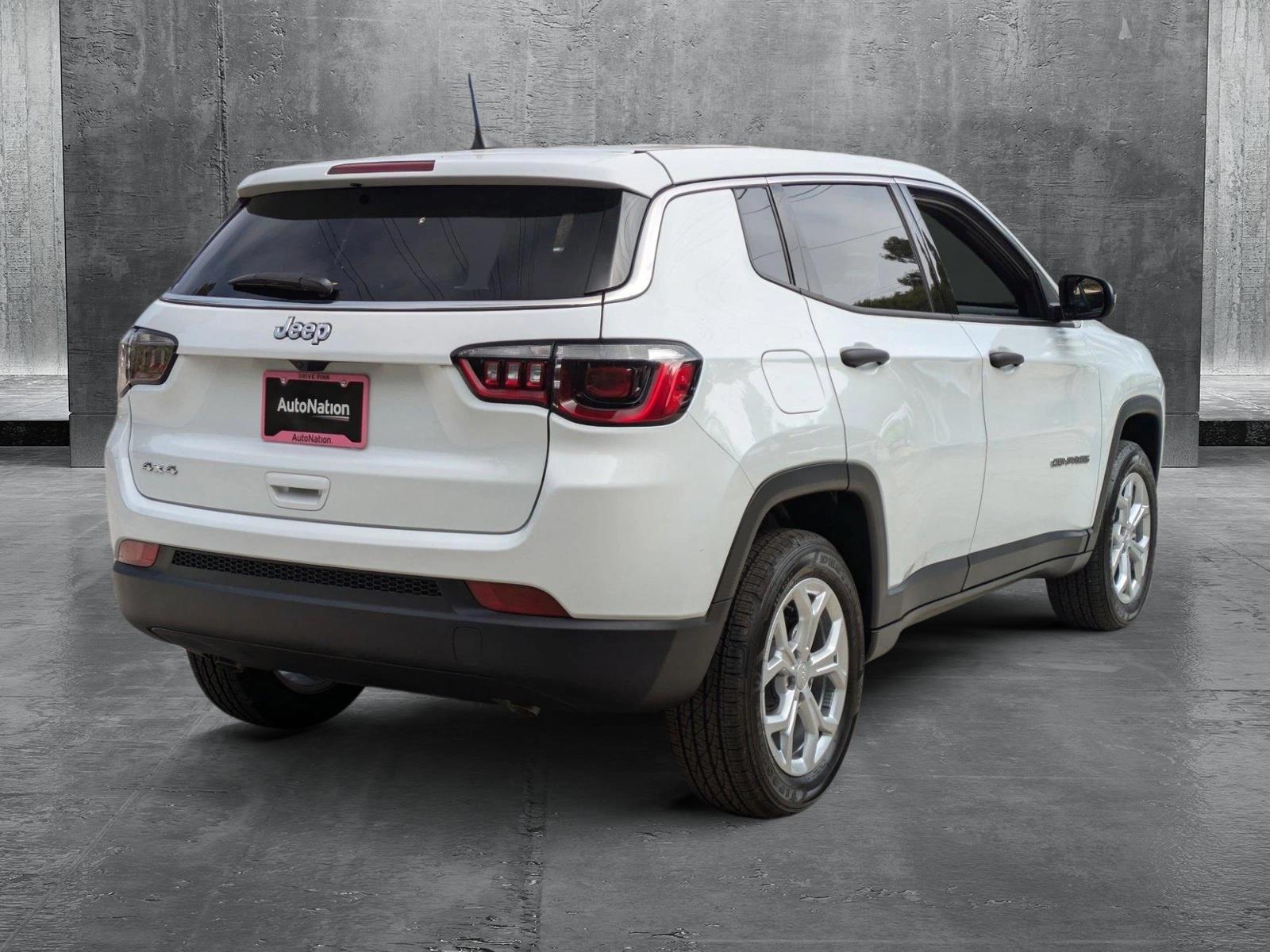 2024 Jeep Compass Sport photo 2