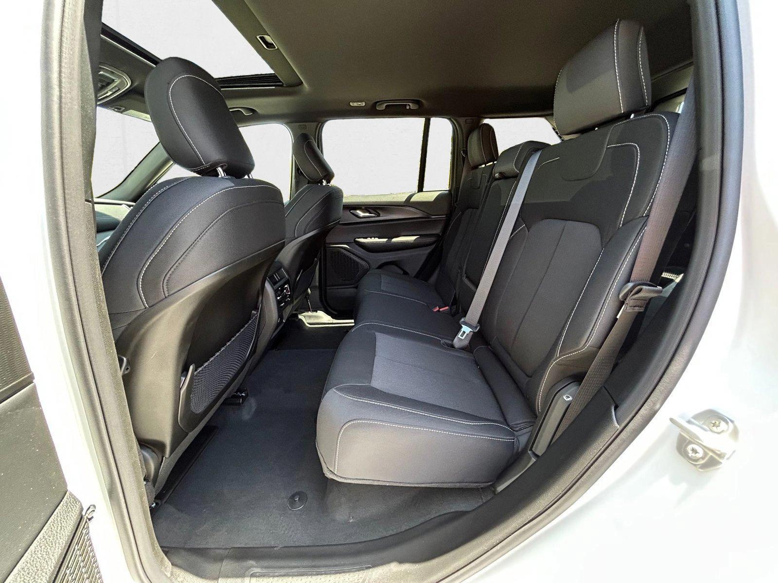 2025 Jeep Grand Cherokee Laredo - Photo 18