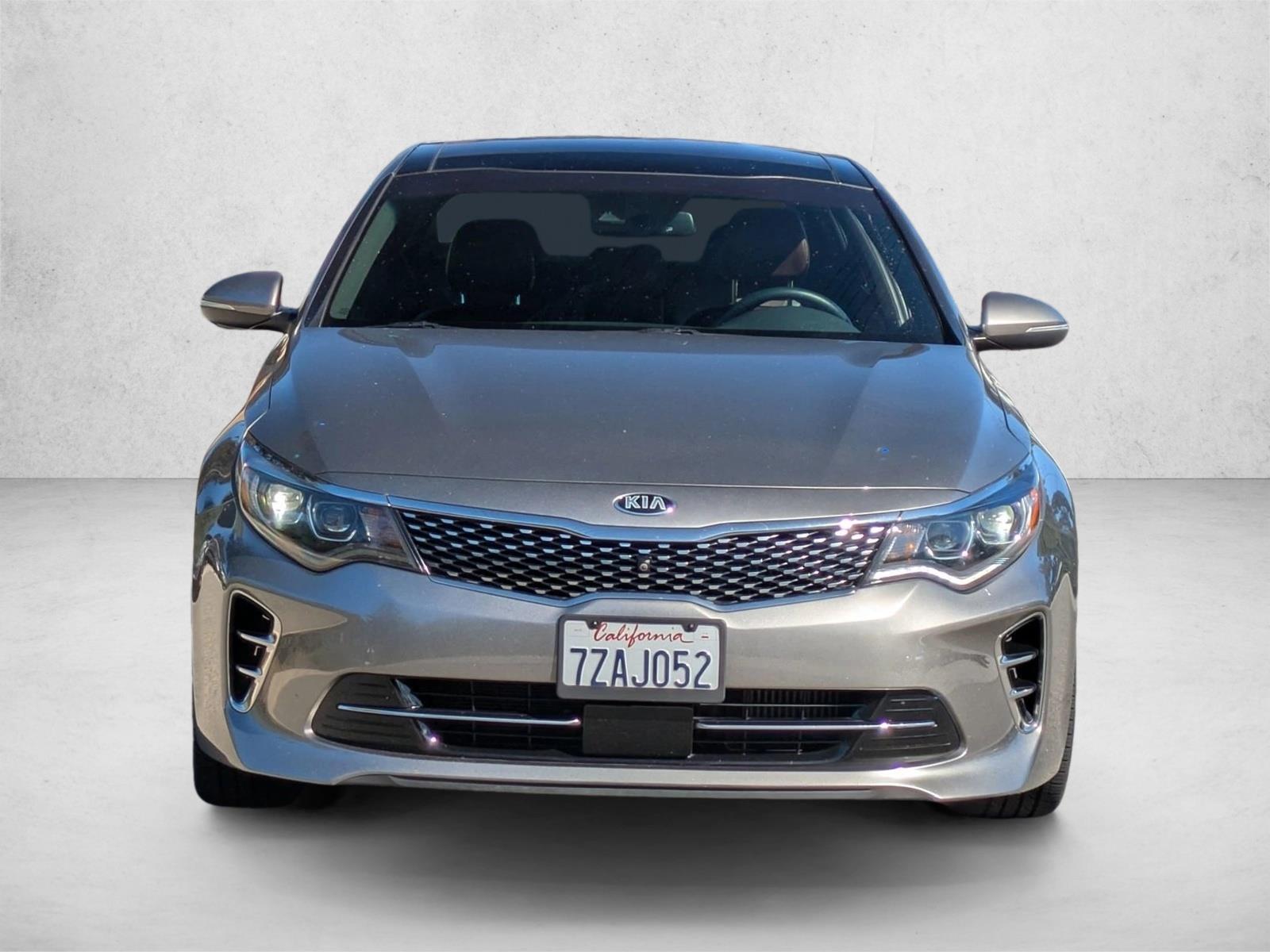 2017 Kia Optima Turbo photo 2