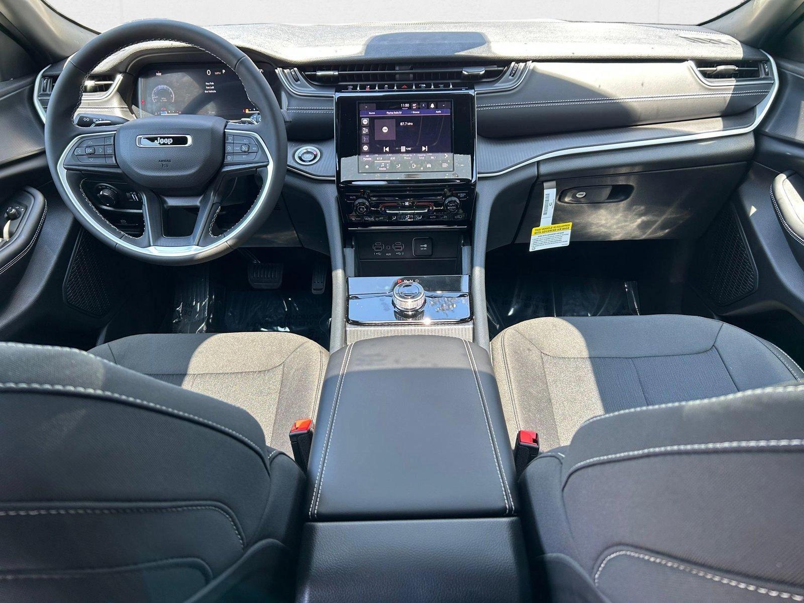 2025 Jeep Grand Cherokee Laredo - Photo 17