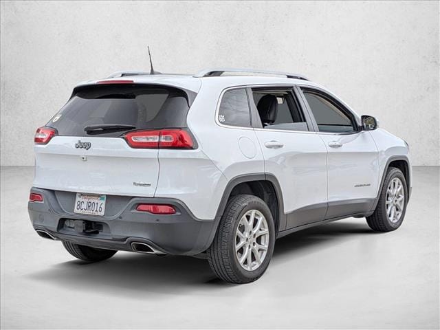 2018 Jeep Cherokee Latitude Plus FWD photo 6