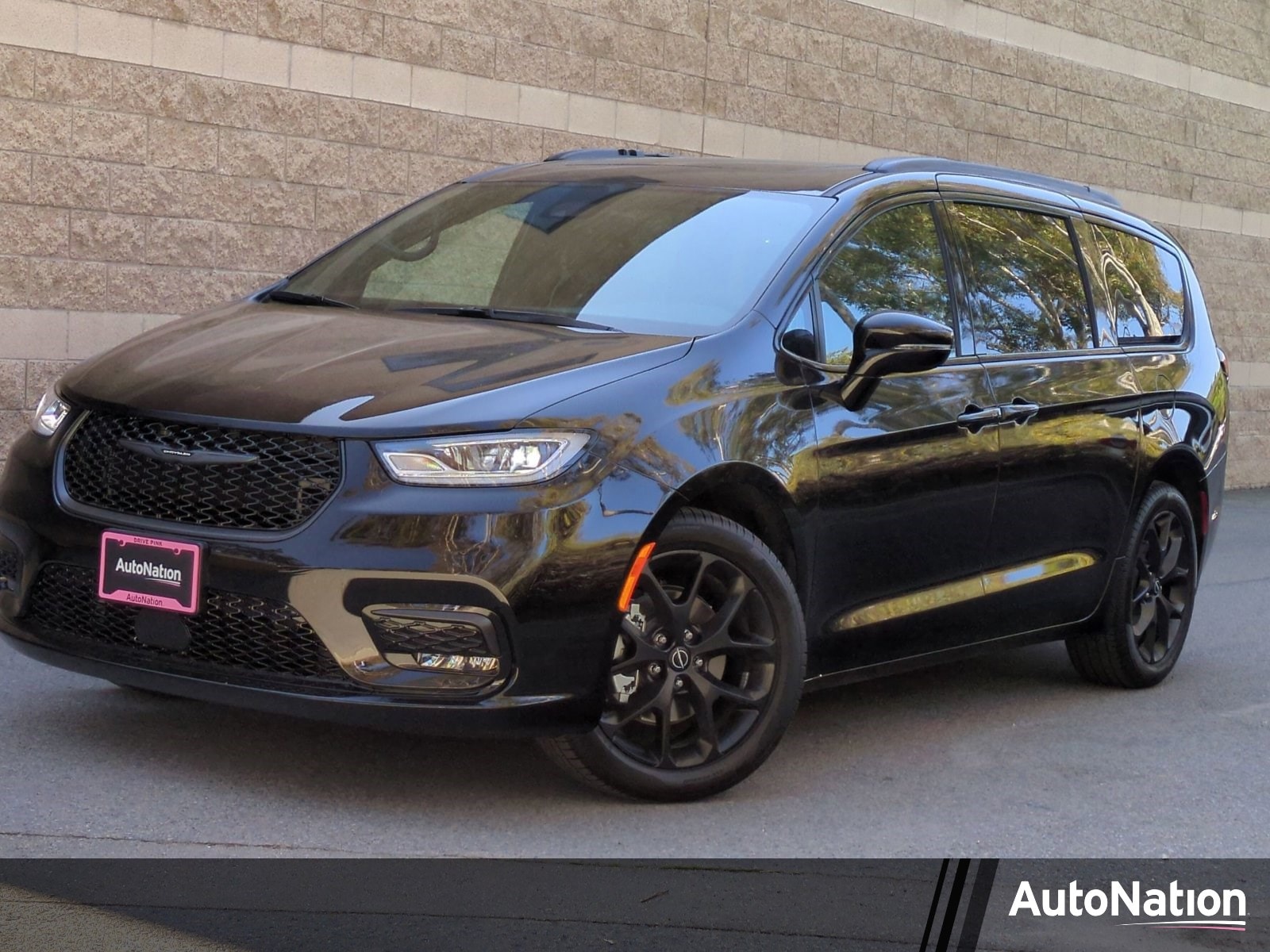 2026 Chrysler Pacifica Limited's photo