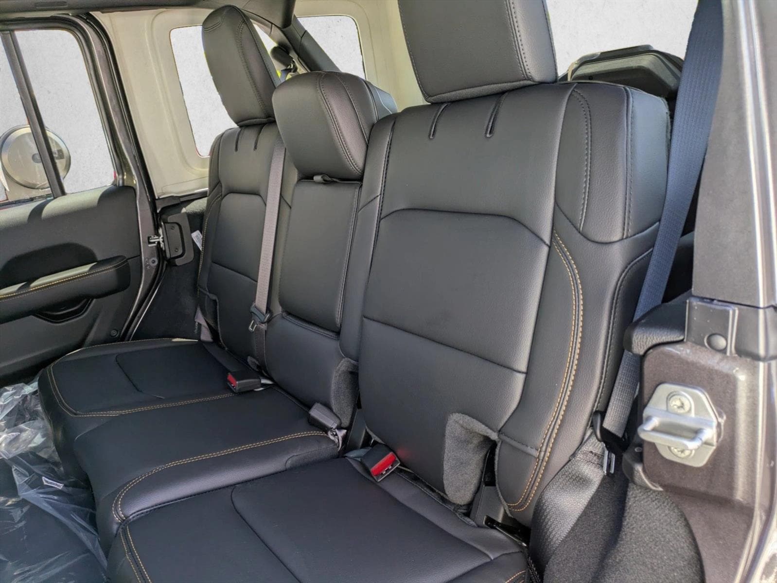 2025 Jeep Wrangler 4-Door Sahara - Photo 15