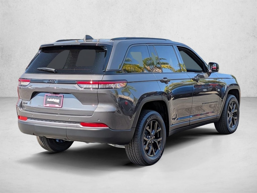 New 2026 Jeep Grand Cherokee Laredo Altitude SUV