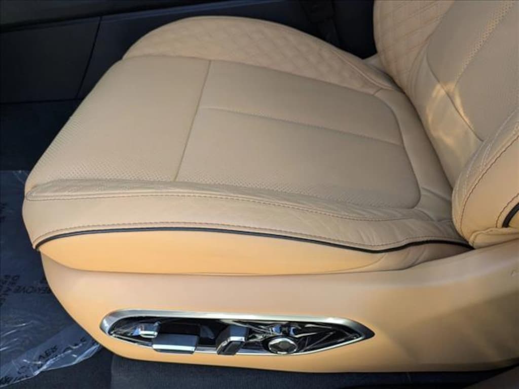 New 2025 Jeep Grand Cherokee L Summit SUV