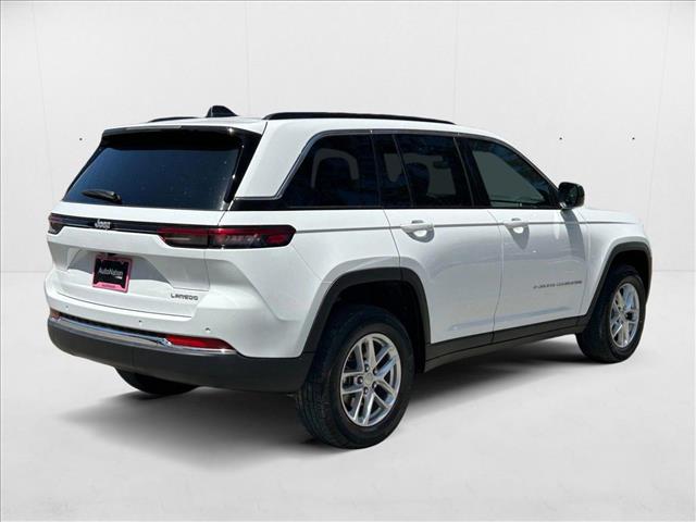 2025 Jeep Grand Cherokee Laredo X photo 2