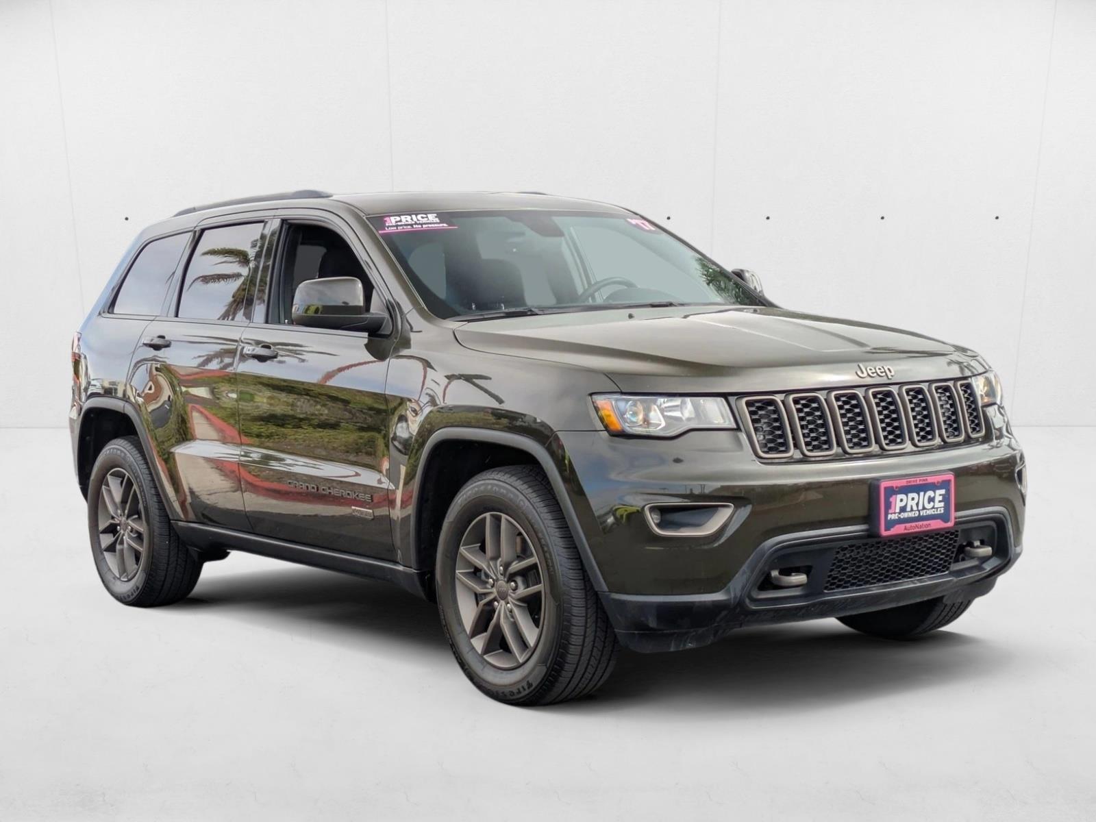 2017 Jeep Grand Cherokee Laredo photo 3