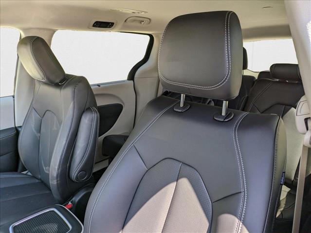 2024 Chrysler Pacifica Touring L photo 4