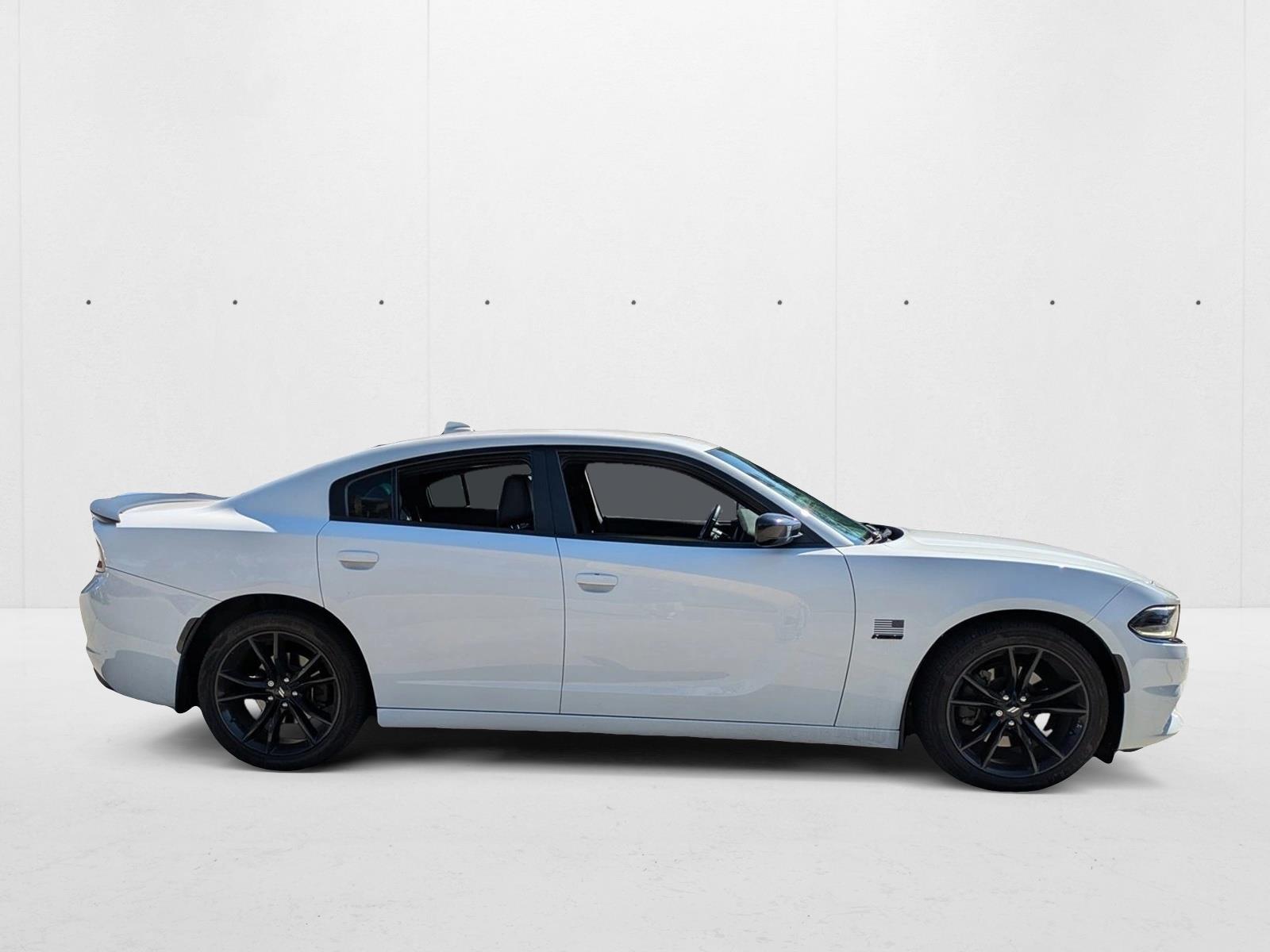 2018 Dodge Charger R/T photo 4
