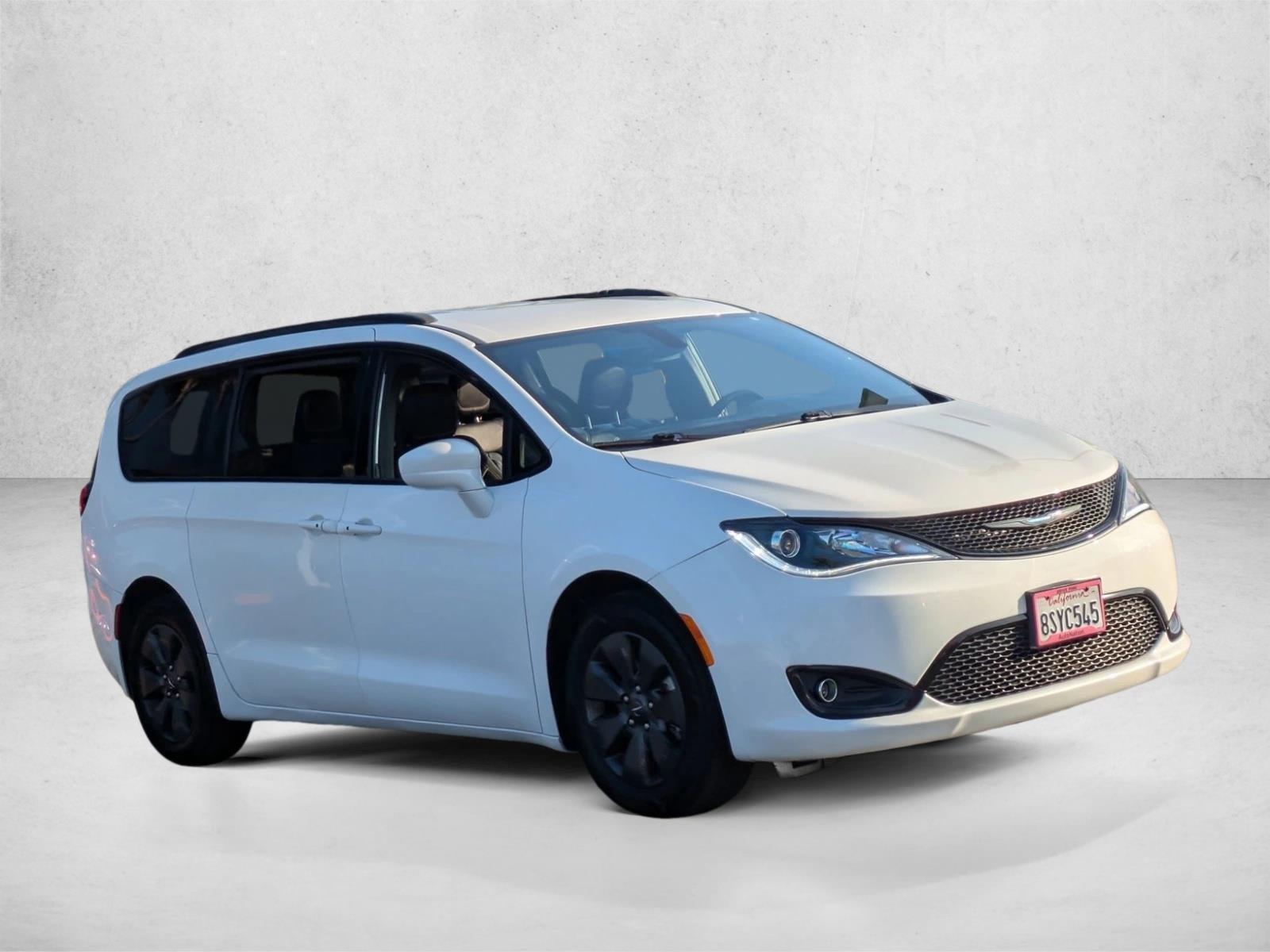 2020 Chrysler Pacifica Hybrid Touring L photo 3