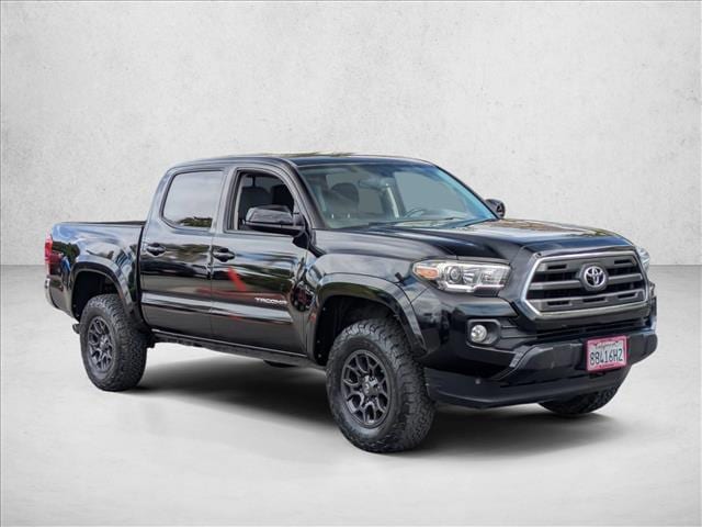 2017 Toyota Tacoma SR5 V6 photo 3