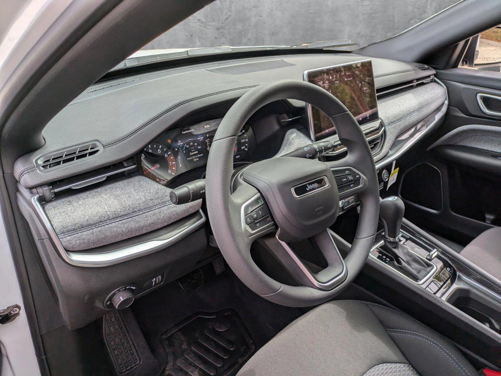 2024 Jeep Compass Sport photo 3