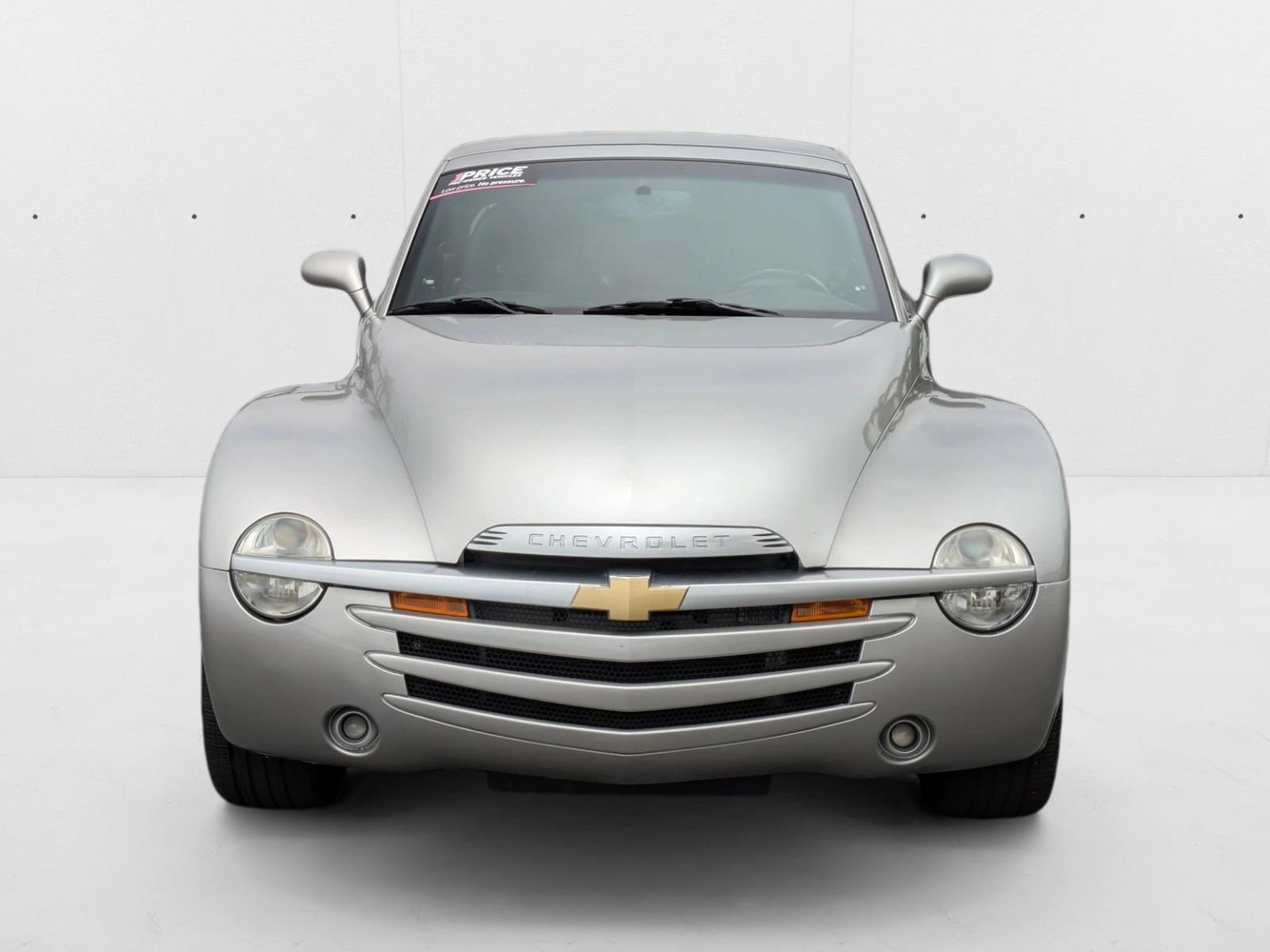 2005 Chevrolet SSR Base photo 2