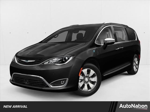 2020 Chrysler Pacifica Hybrid Limited's photo