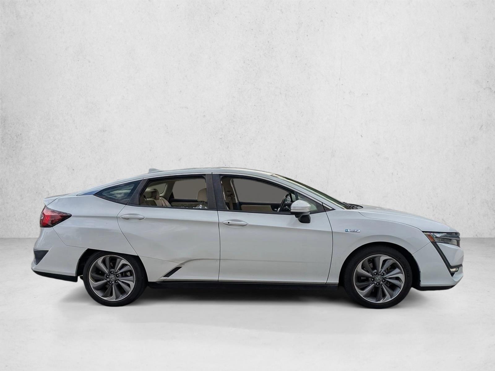 2021 Honda Clarity Plug-In Hybrid Touring photo 3