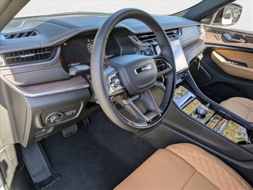 New 2025 Jeep Grand Cherokee L Summit SUV