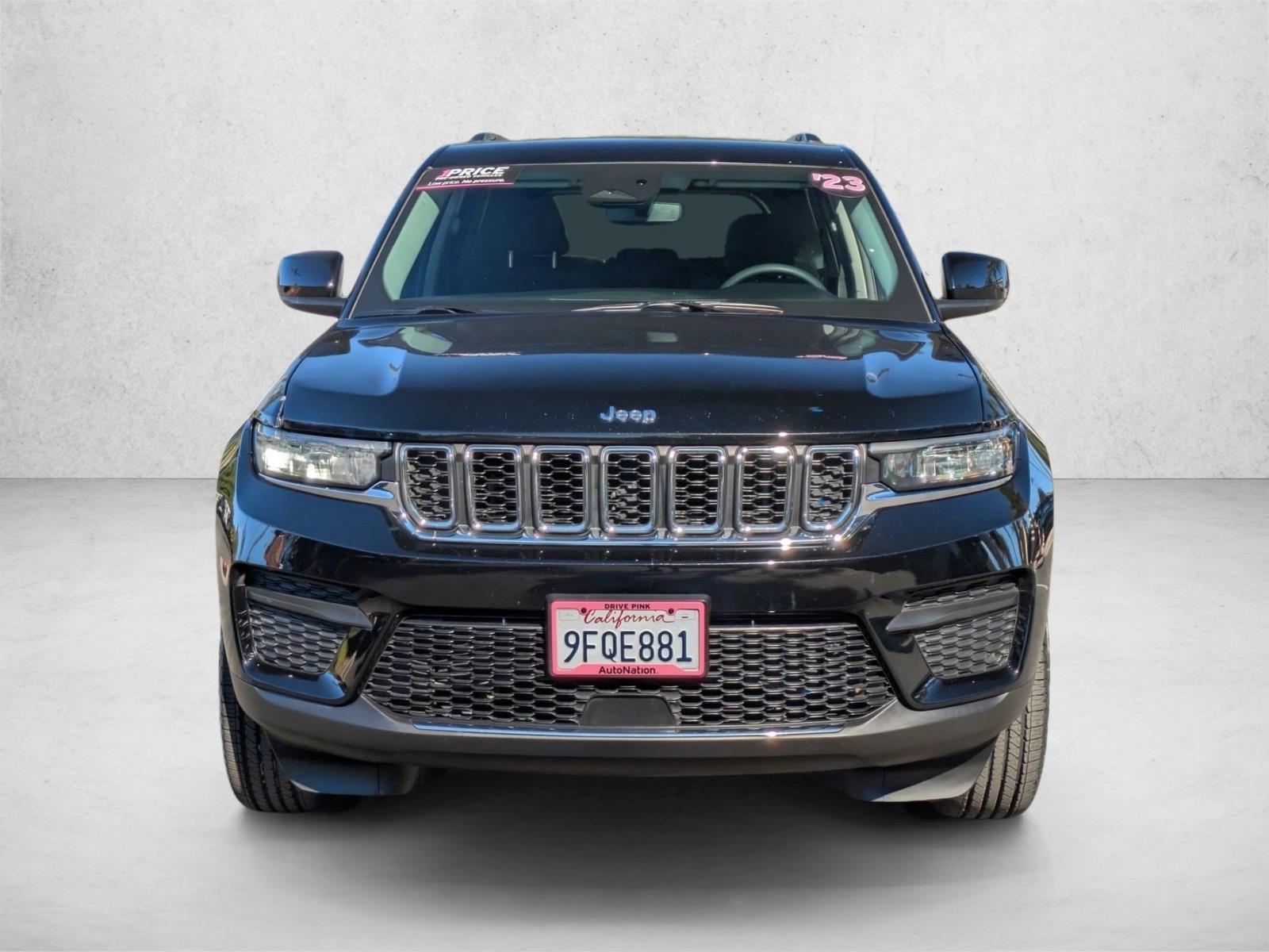 2023 Jeep Grand Cherokee Laredo photo 2