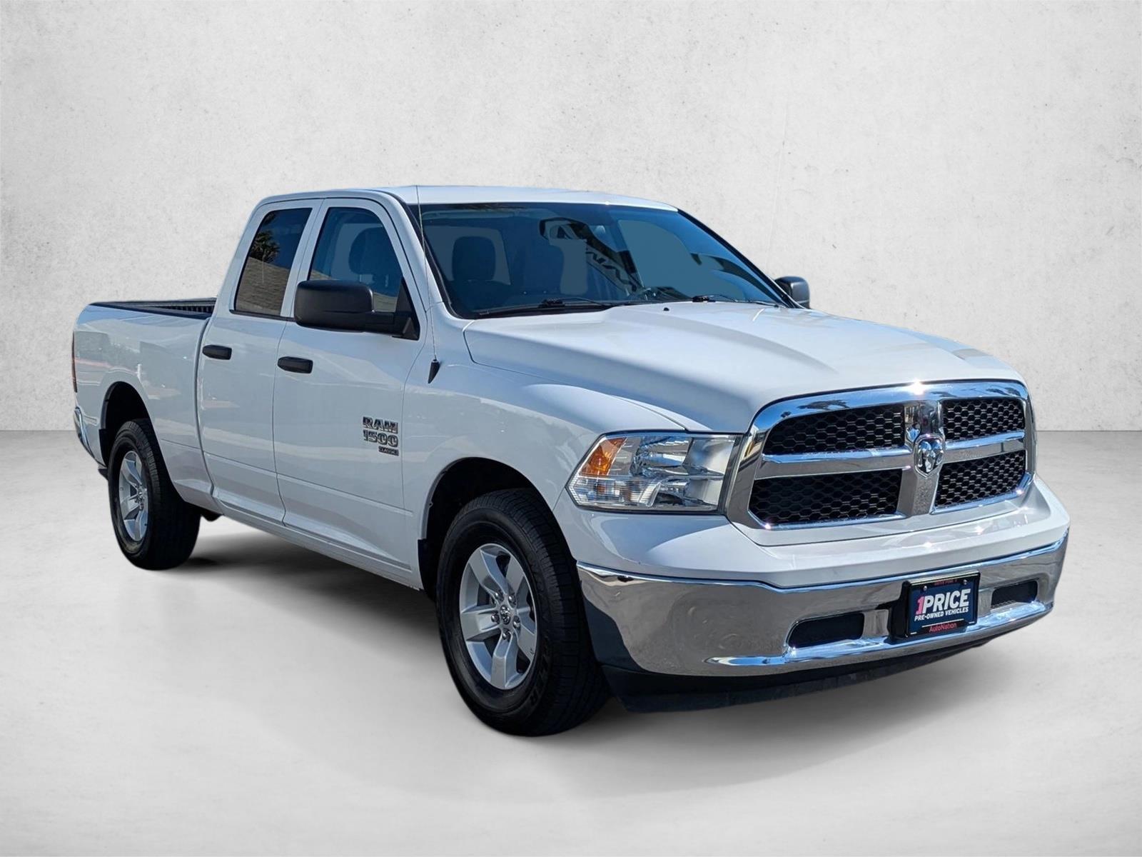2024 Ram 1500 Classic SLT photo 3