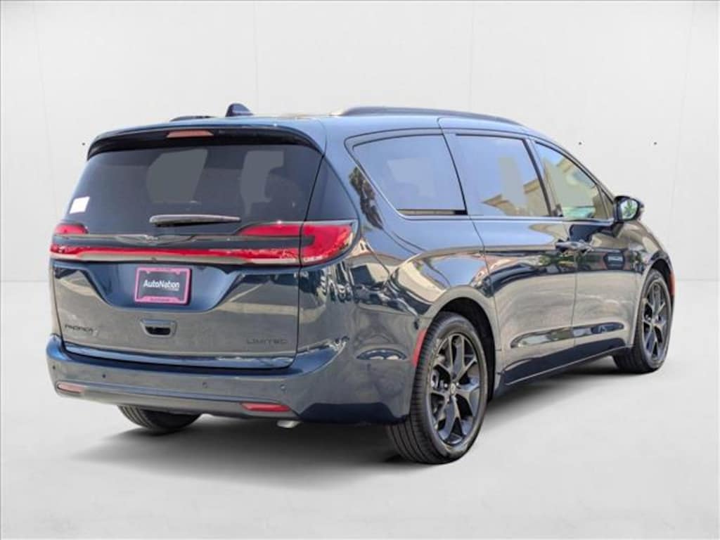 New 2025 Chrysler Pacifica Limited Van Passenger Van