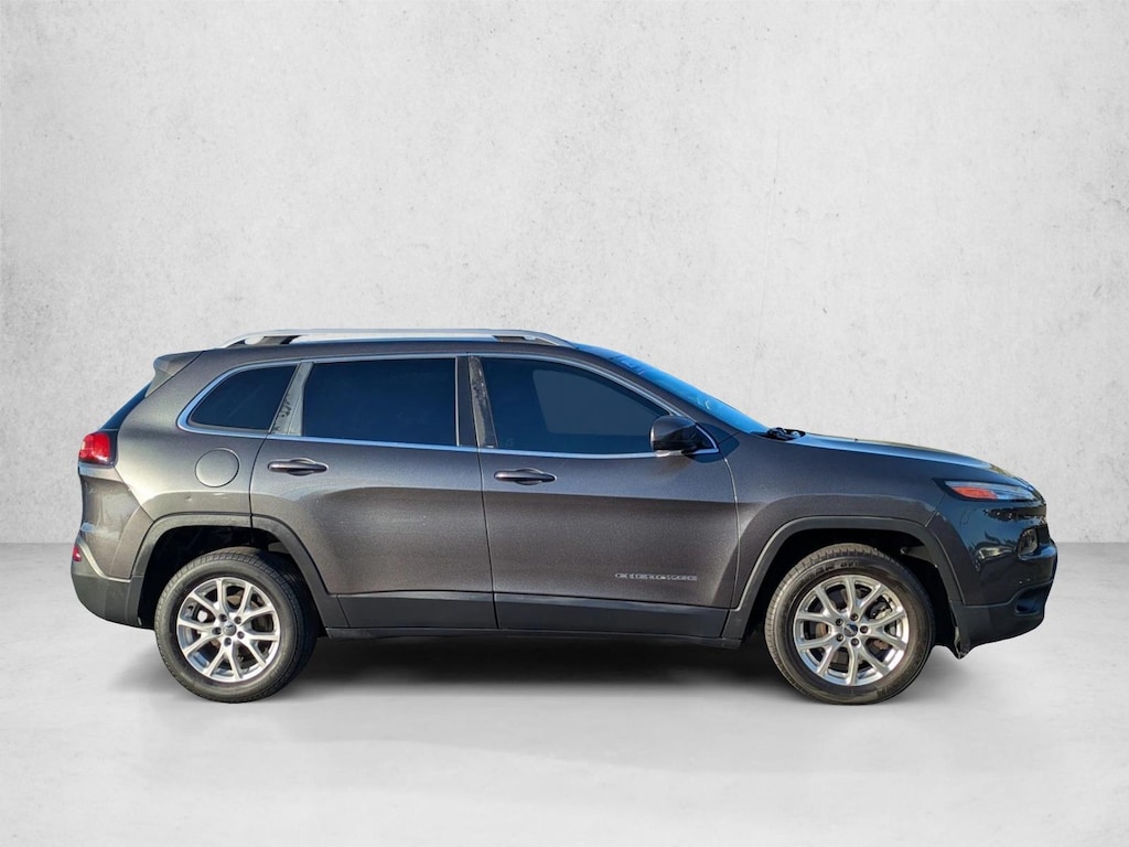 Used 2015 Jeep Cherokee Latitude FWD SUV