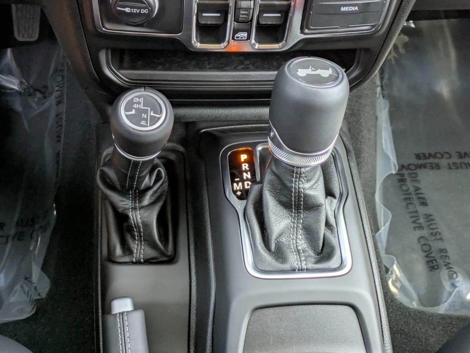 2025 Jeep Wrangler 4-Door Sahara - Photo 11