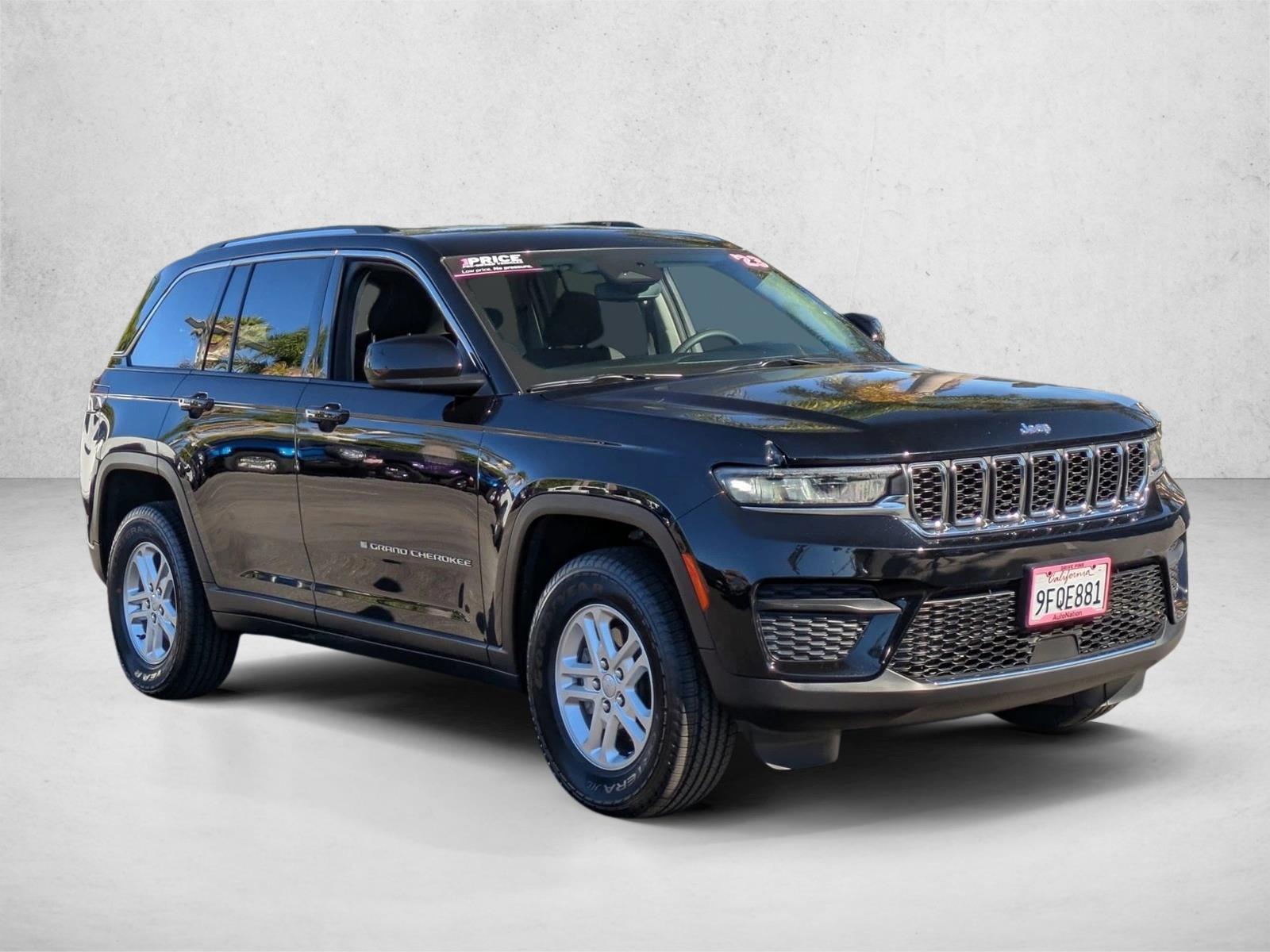 2023 Jeep Grand Cherokee Laredo photo 3
