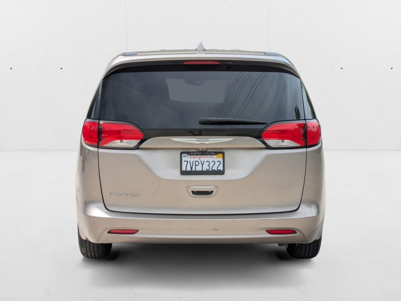 2017 Chrysler Pacifica LX photo 4