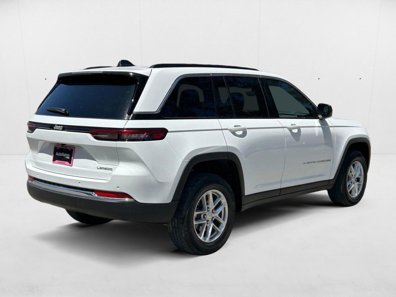 2025 Jeep Grand Cherokee Laredo X photo 2