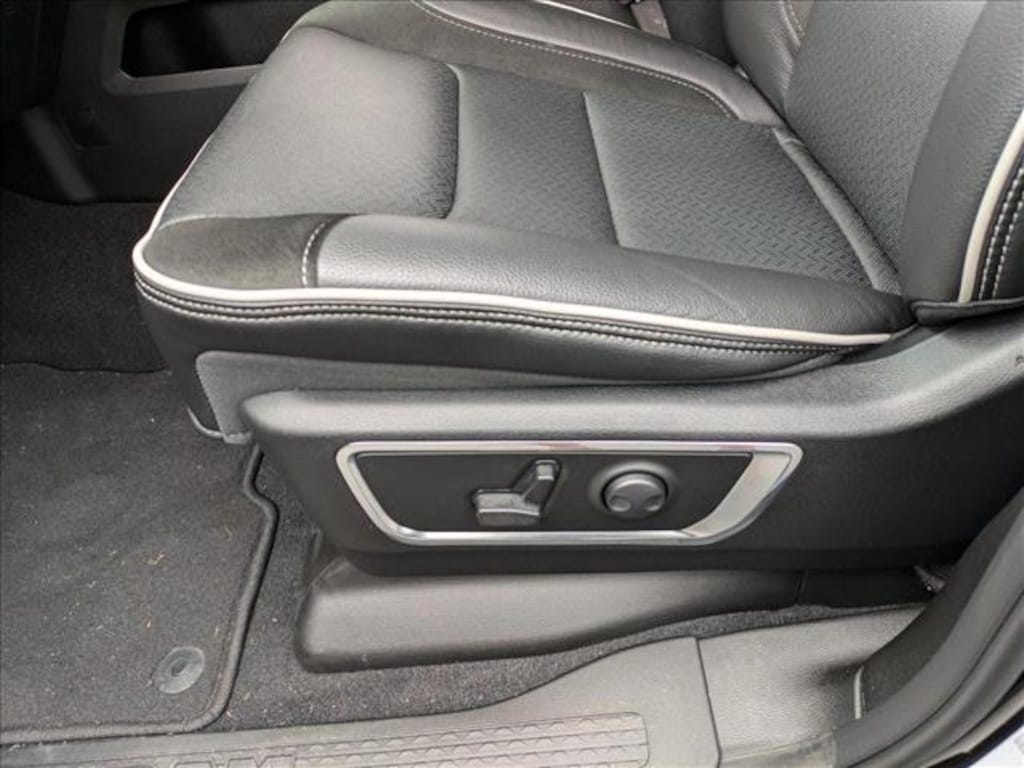 New 2025 Ram 1500 Laramie Truck Crew Cab