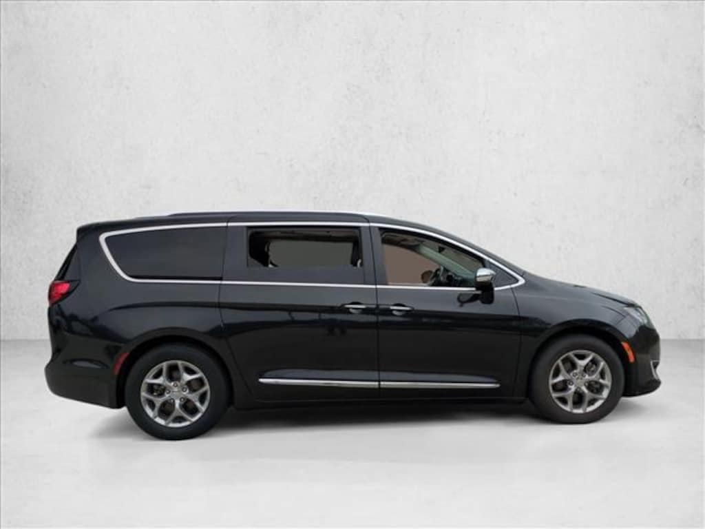 Used 2018 Chrysler Pacifica Limited Van