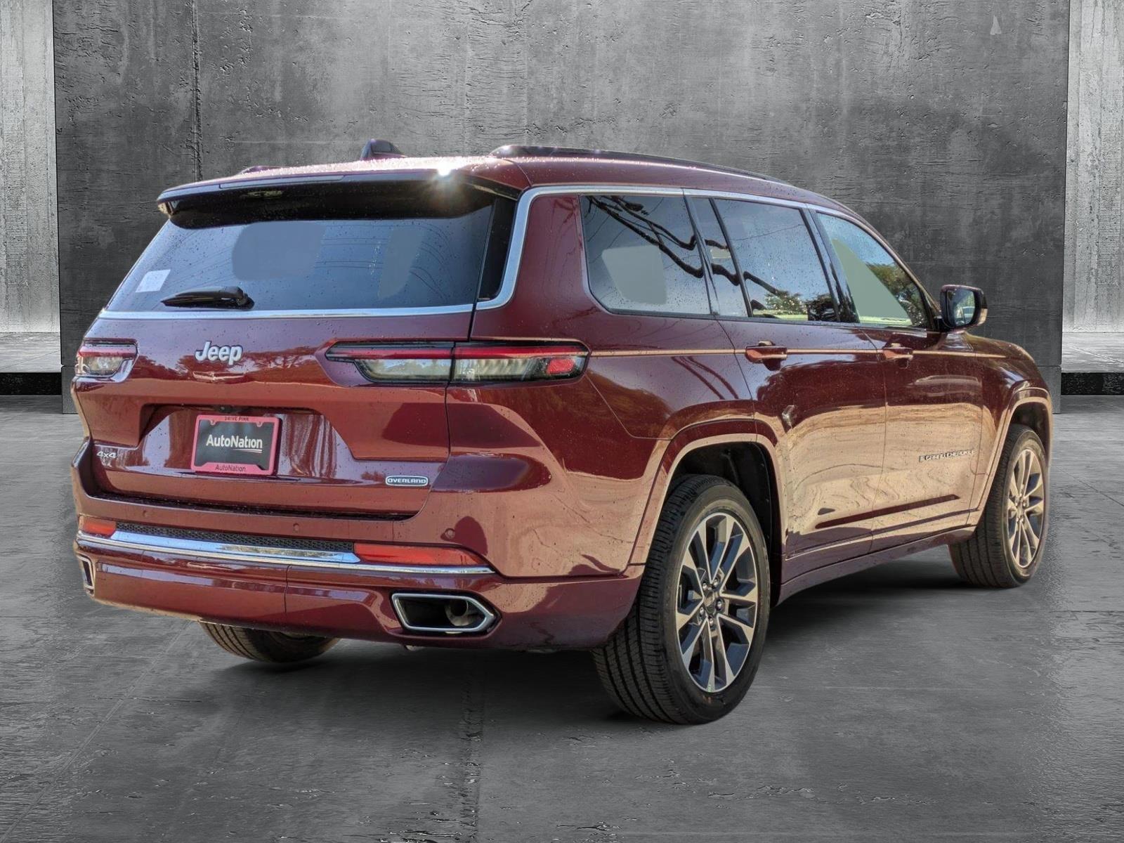 2025 Jeep Grand Cherokee Overland photo 2