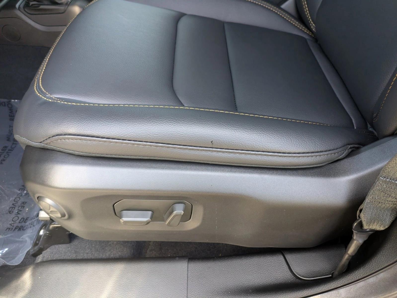 2025 Jeep Wrangler 4-Door Sahara - Photo 4