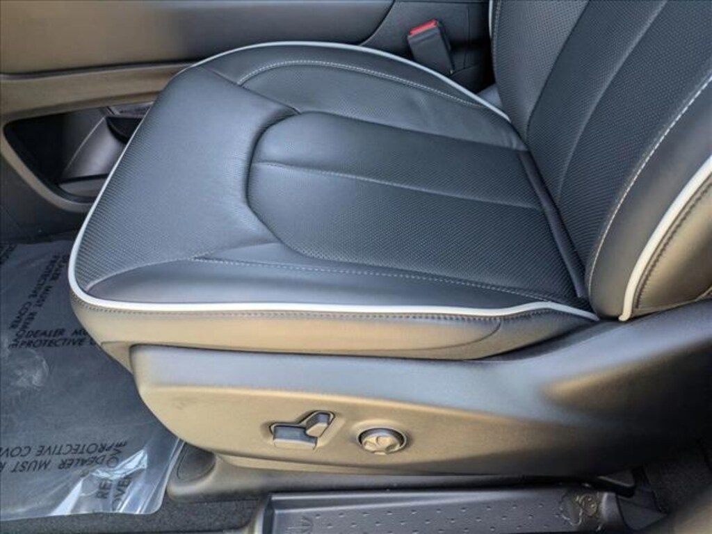 New 2026 Chrysler Pacifica Limited Van Passenger Van