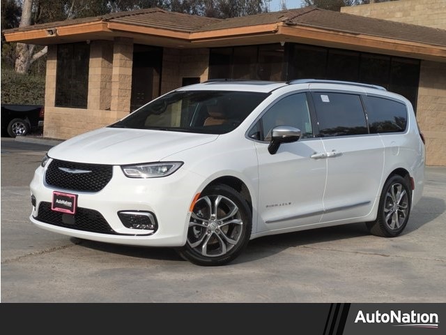 2026 Chrysler Pacifica Pinnacle's photo