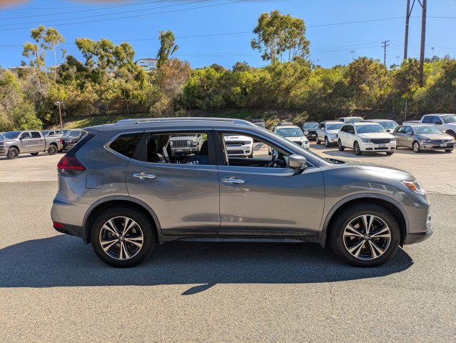 2020 Nissan Rogue SV photo 4