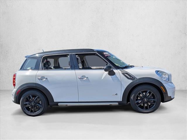 2015 MINI Countryman Cooper S photo 4