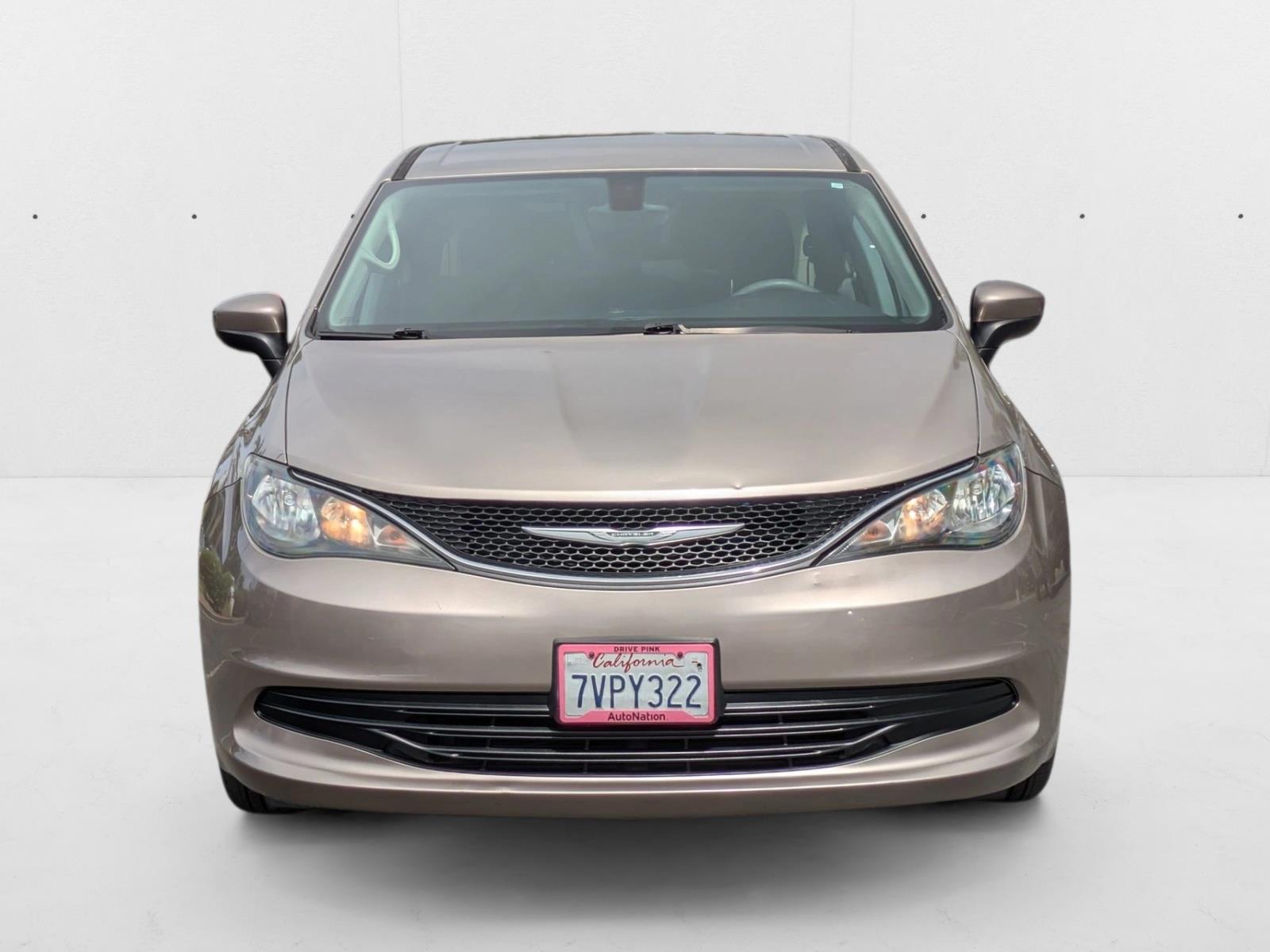 2017 Chrysler Pacifica LX photo 2
