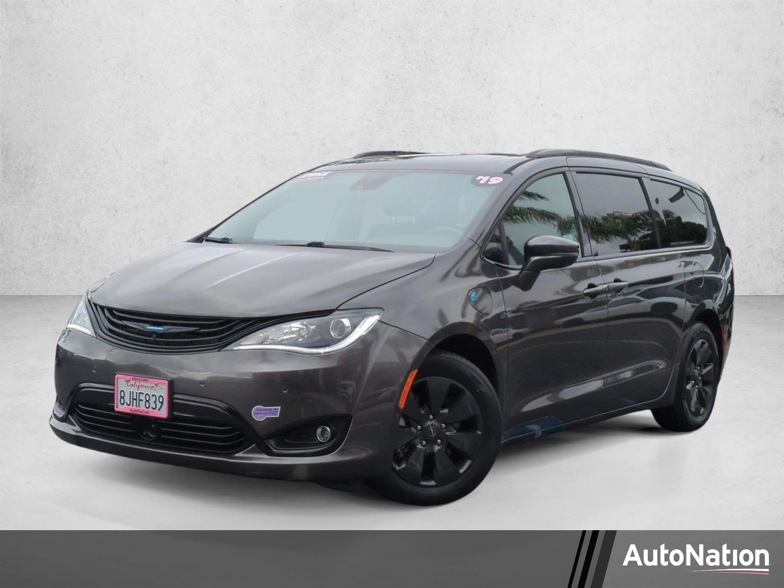 2019 Chrysler Pacifica Hybrid Limited's photo